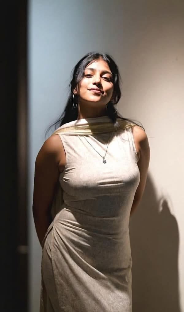 Yamini Young and Sophisticated Agra Professional Call Girl