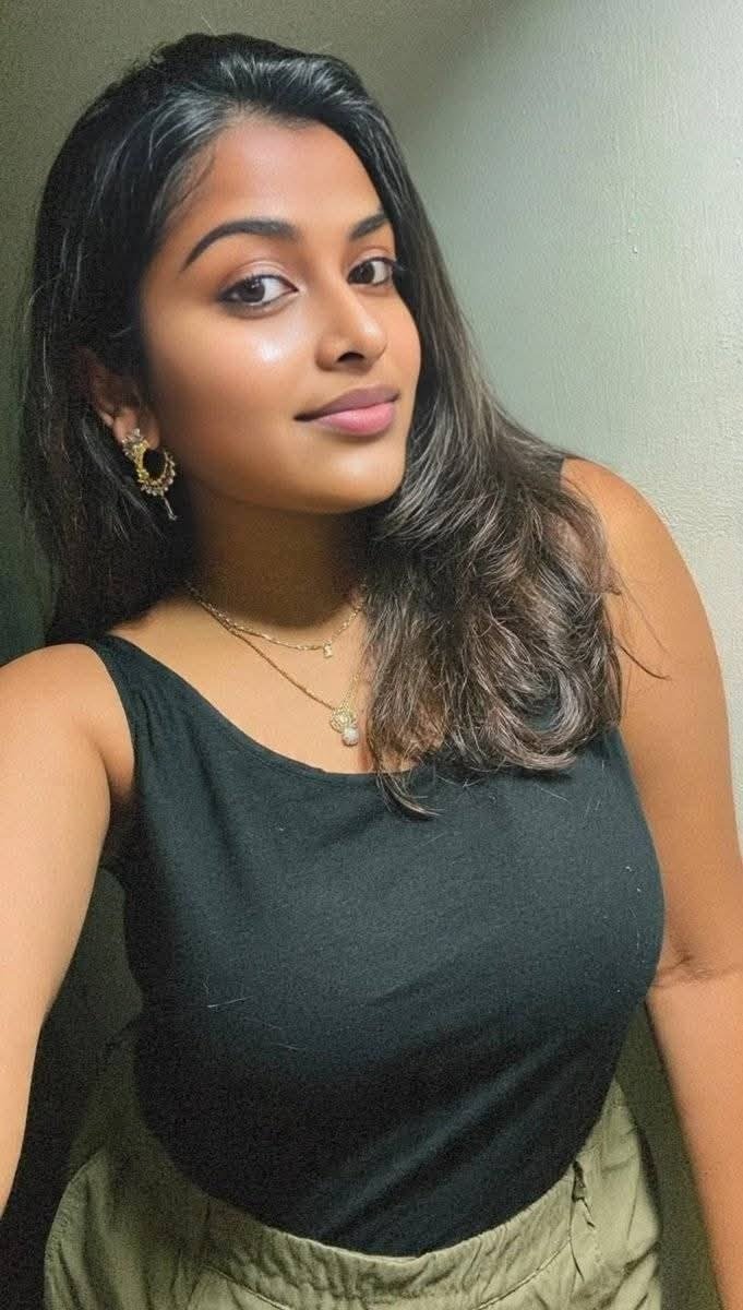 Yamini Young and Sophisticated Agra Professional Call Girl